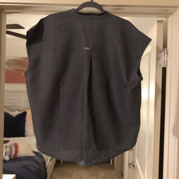 Like-New Figs Rafaela Mandarin Collar Scrub Top - Picture 3 of 4